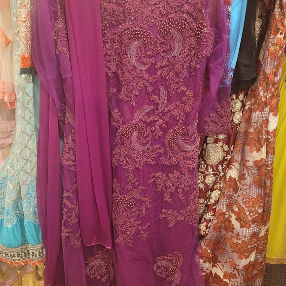 Burgundy net gown - Picture 3 of 3